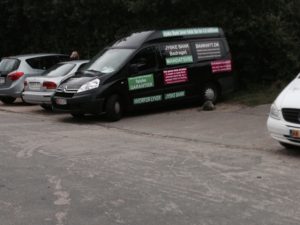 Jyske bank bilen besøgte flyvergrillen i Kastrup Amager i tirsdags, for at nyde den gode mad grillen serverer, vil anbefaler Deres retter med den brune sovs, mums. Se dagbogen om jyske bank på banknyt.dk
